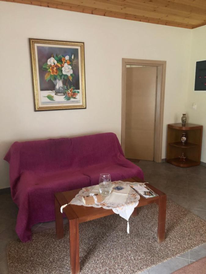 Chrysa'S House Apartment Aigio Exterior photo