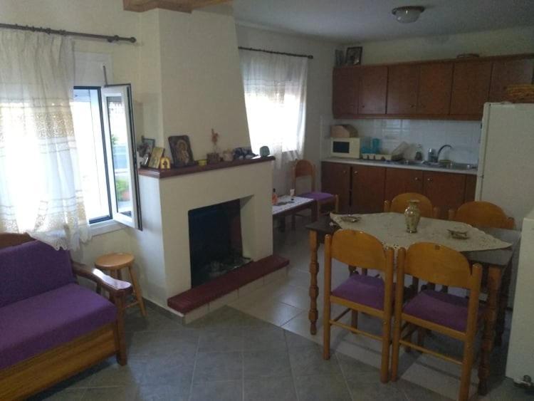 Chrysa'S House Apartment Aigio Exterior photo