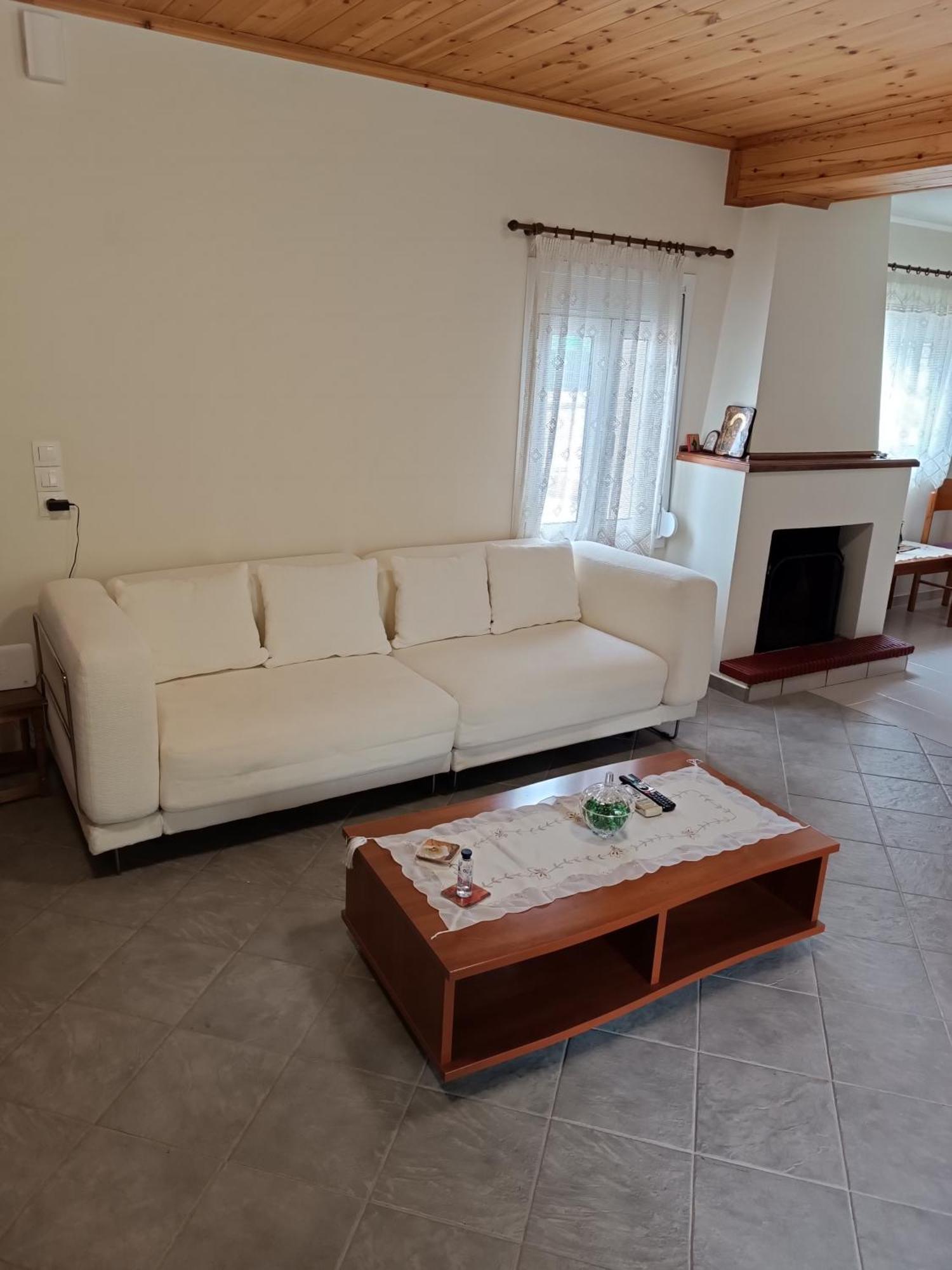 Chrysa'S House Apartment Aigio Exterior photo